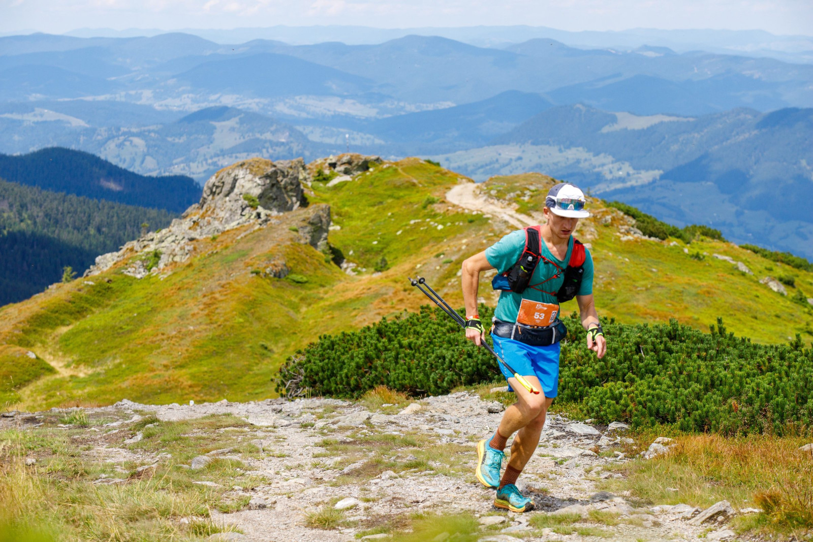 Packing a trail-running vest for a 30 km day